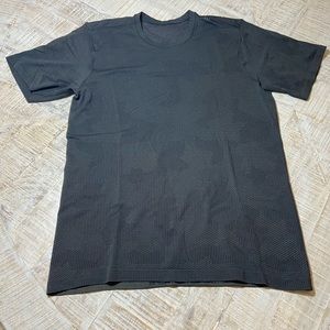 Lululemon Men’s Large Shirt